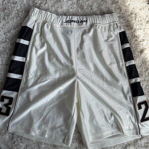 NWT Air Jordan Essentials Cat Scratch Shorts Size Medium New